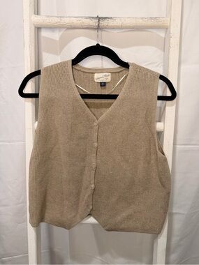 Universal Thread Tan Knit V-Neck Button Vest